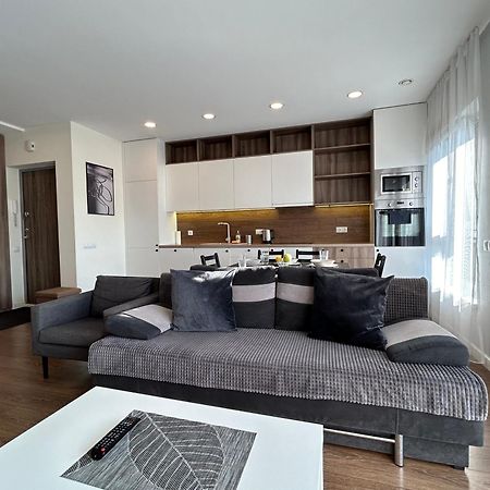 Your Home - Spacious Apartment In City Center, With Balcony & Self Check-In VNO Extérieur photo