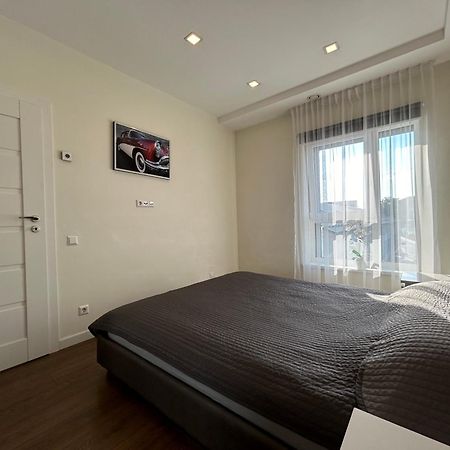 Your Home - Spacious Apartment In City Center, With Balcony & Self Check-In VNO Extérieur photo