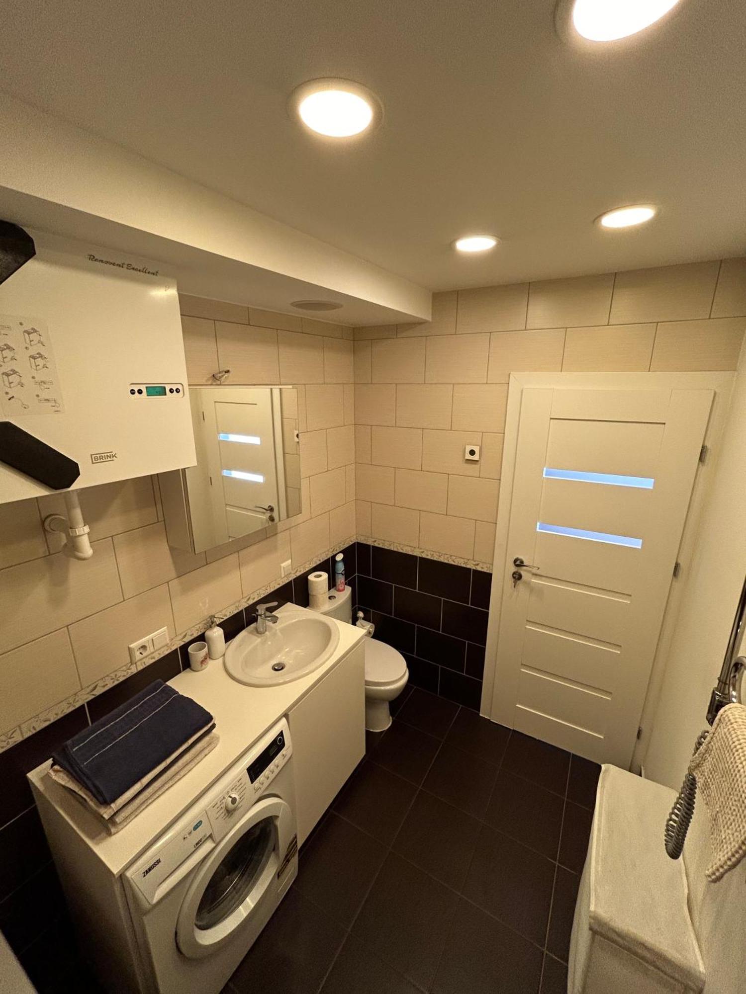 Your Home - Spacious Apartment In City Center, With Balcony & Self Check-In VNO Extérieur photo