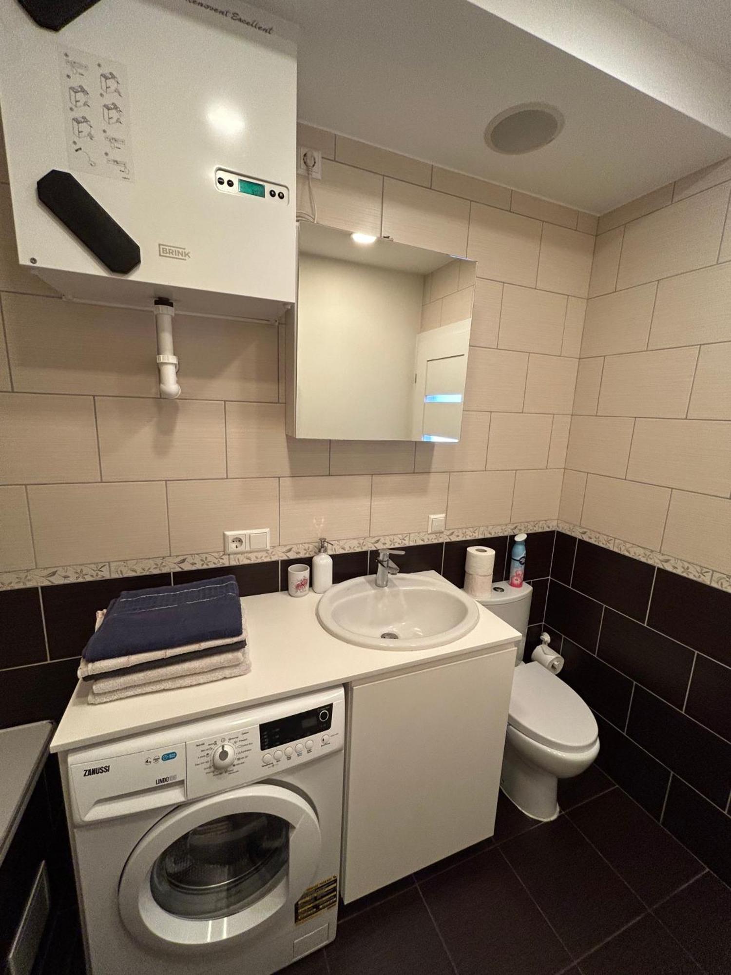 Your Home - Spacious Apartment In City Center, With Balcony & Self Check-In VNO Extérieur photo