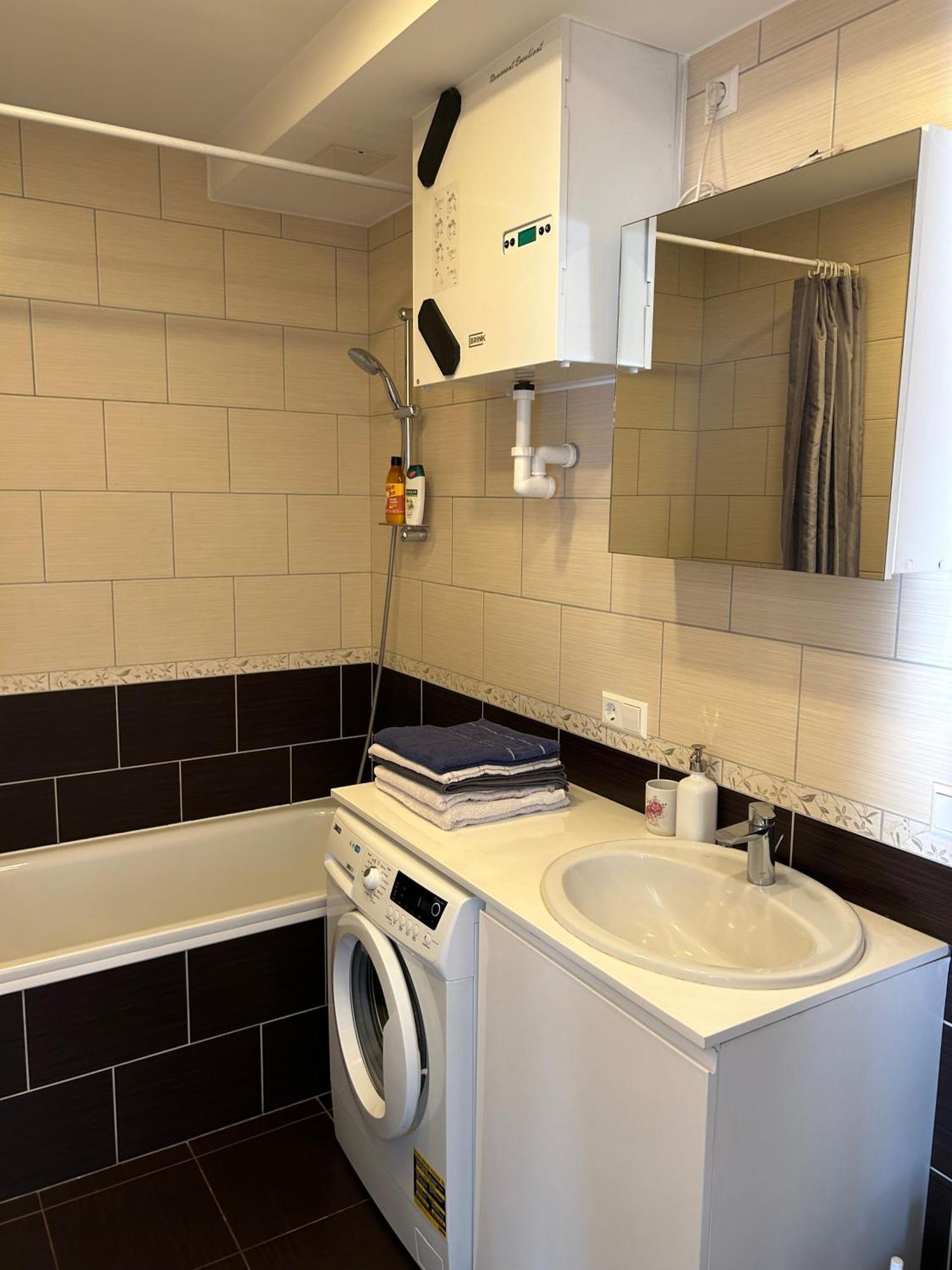 Your Home - Spacious Apartment In City Center, With Balcony & Self Check-In VNO Extérieur photo