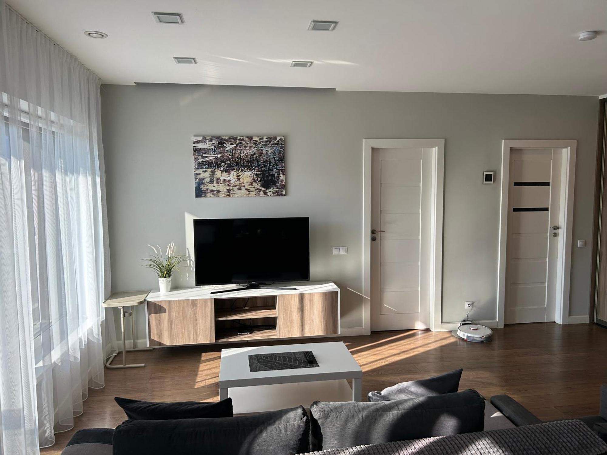 Your Home - Spacious Apartment In City Center, With Balcony & Self Check-In VNO Extérieur photo