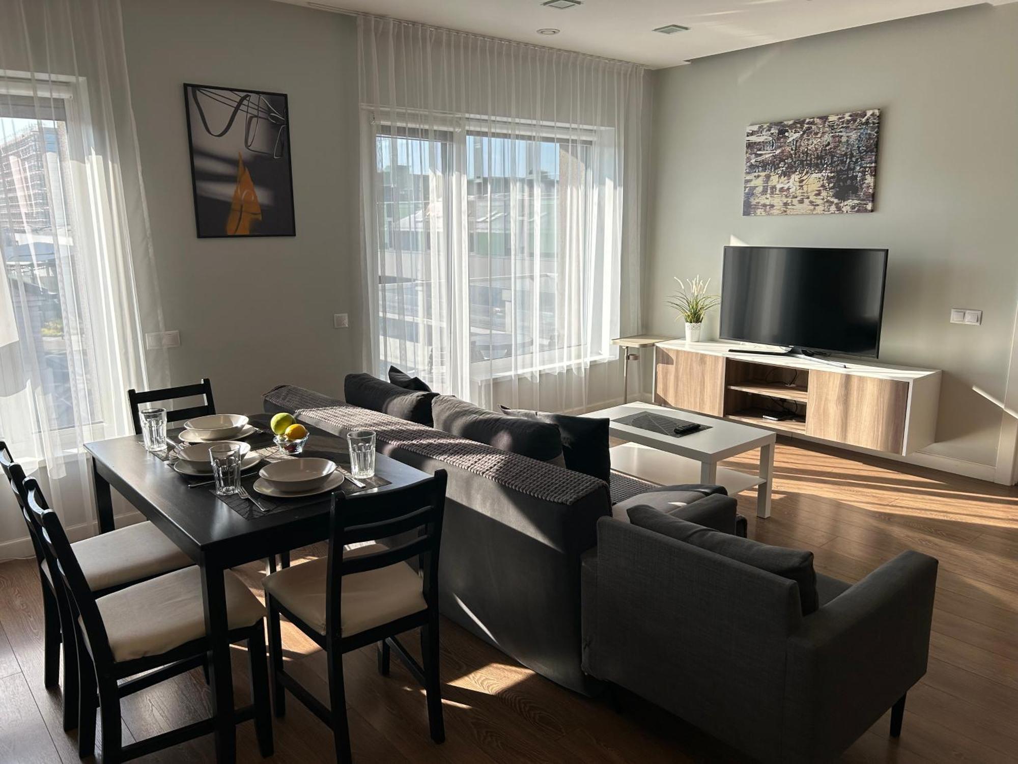 Your Home - Spacious Apartment In City Center, With Balcony & Self Check-In VNO Extérieur photo