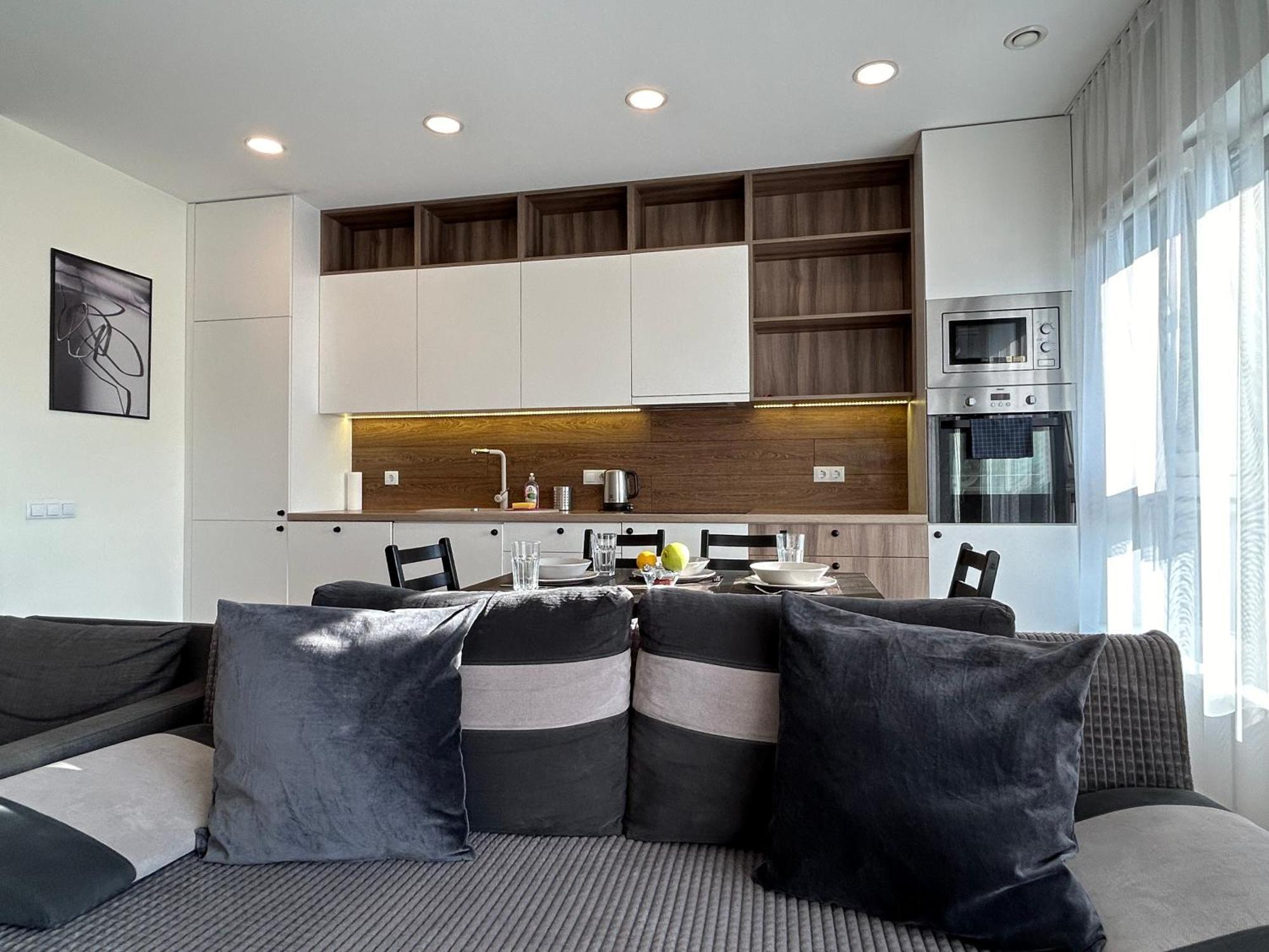 Your Home - Spacious Apartment In City Center, With Balcony & Self Check-In VNO Extérieur photo